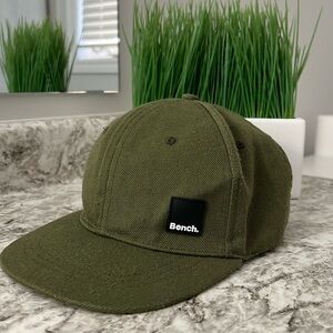Bench Snapback Army Green Adjustable, one-size-fits-all ECU freshly washed.